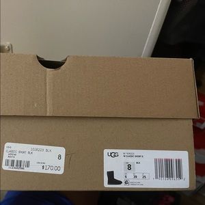 UGG’s women classic short ll